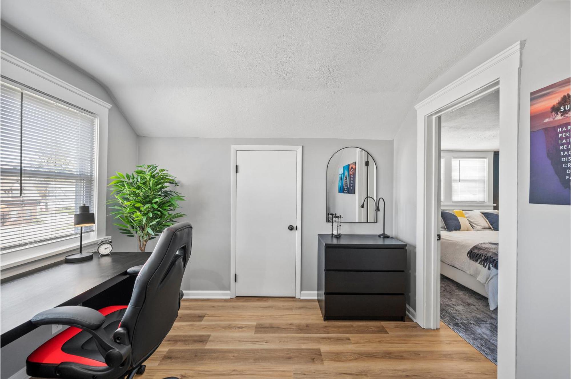 Amazing Parma Home King Bed Full Office Room Exterior foto