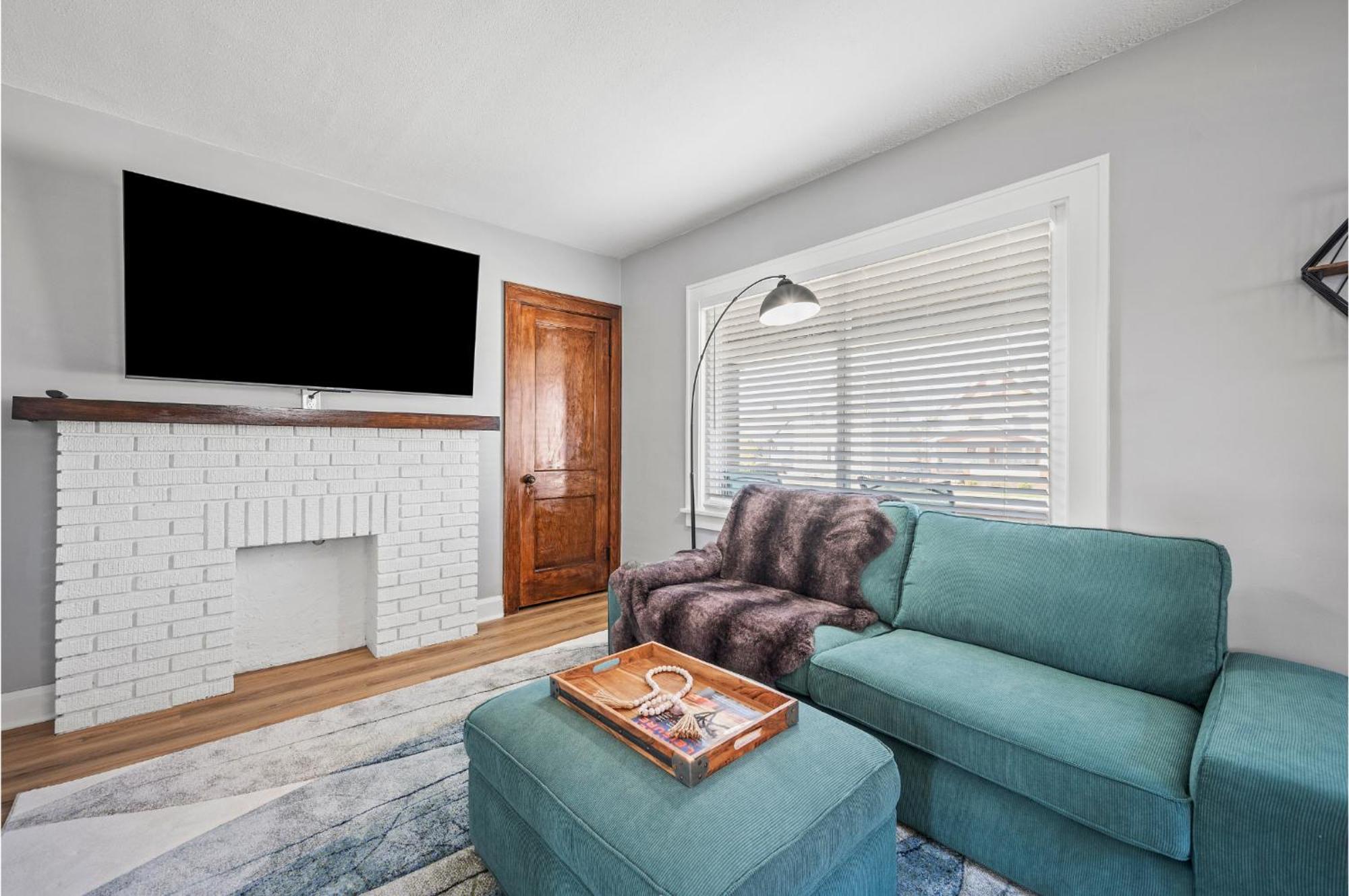 Amazing Parma Home King Bed Full Office Room Exterior foto